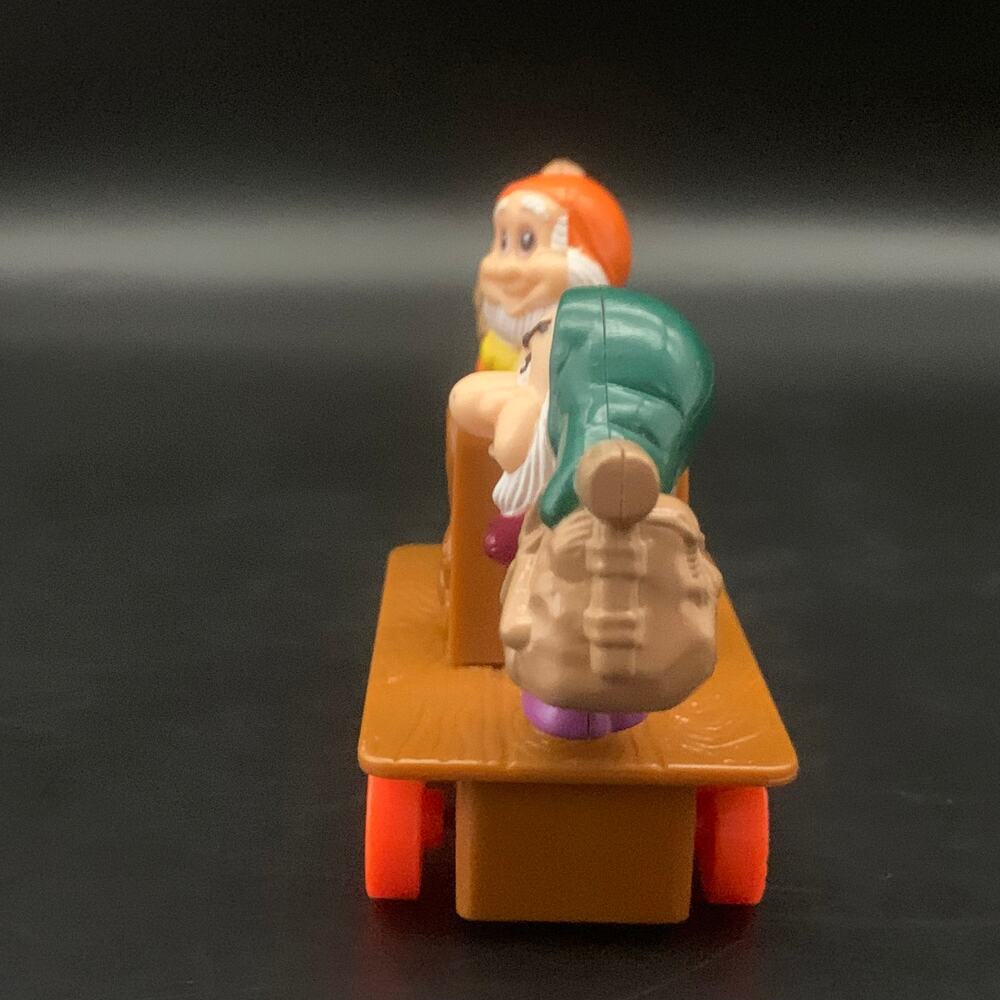 Disney's Snow White GRUMPY & HAPPY Action Figure Car - Picture 5 of 9